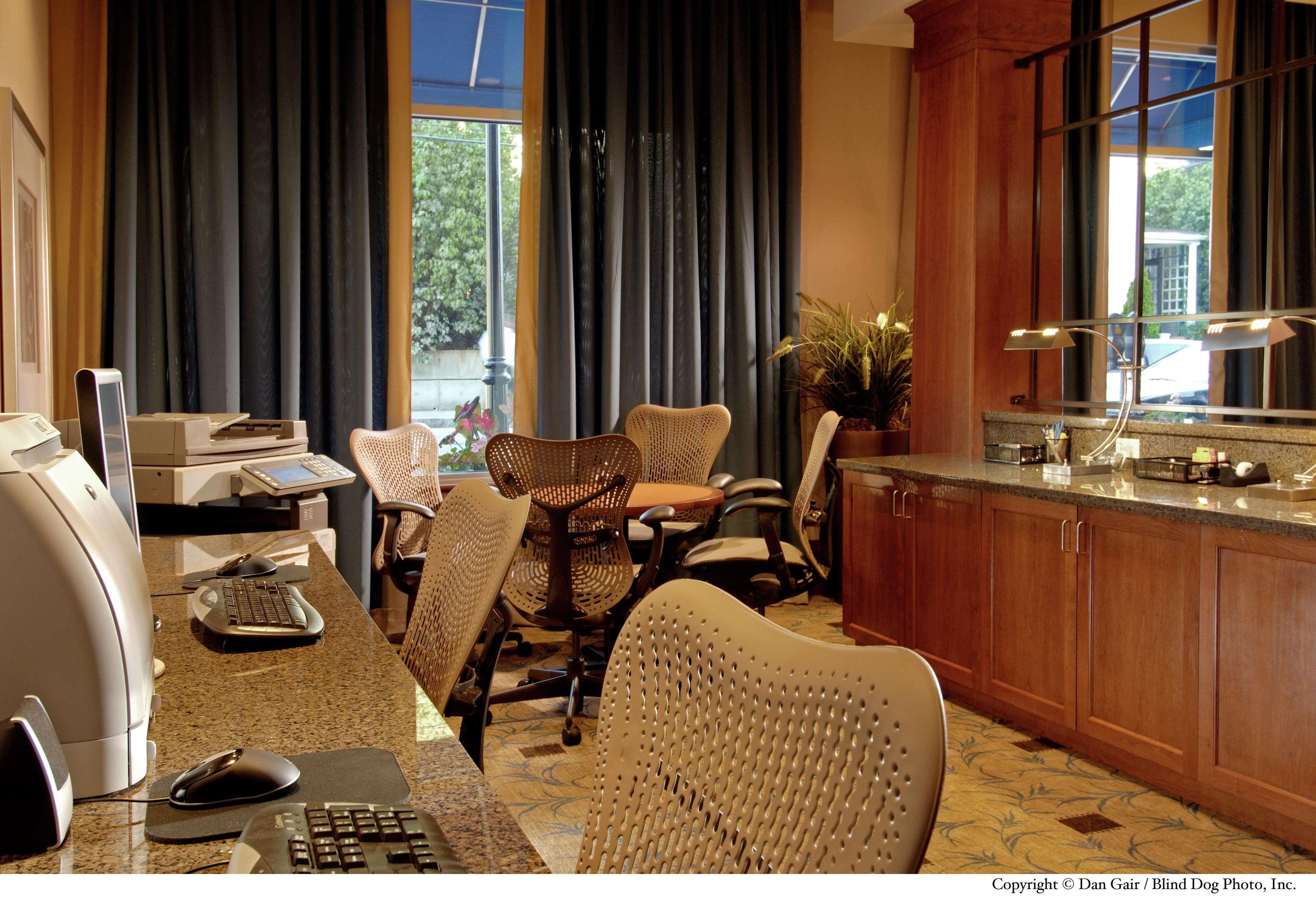 Hilton Garden Inn Portsmouth Downtown Extérieur photo