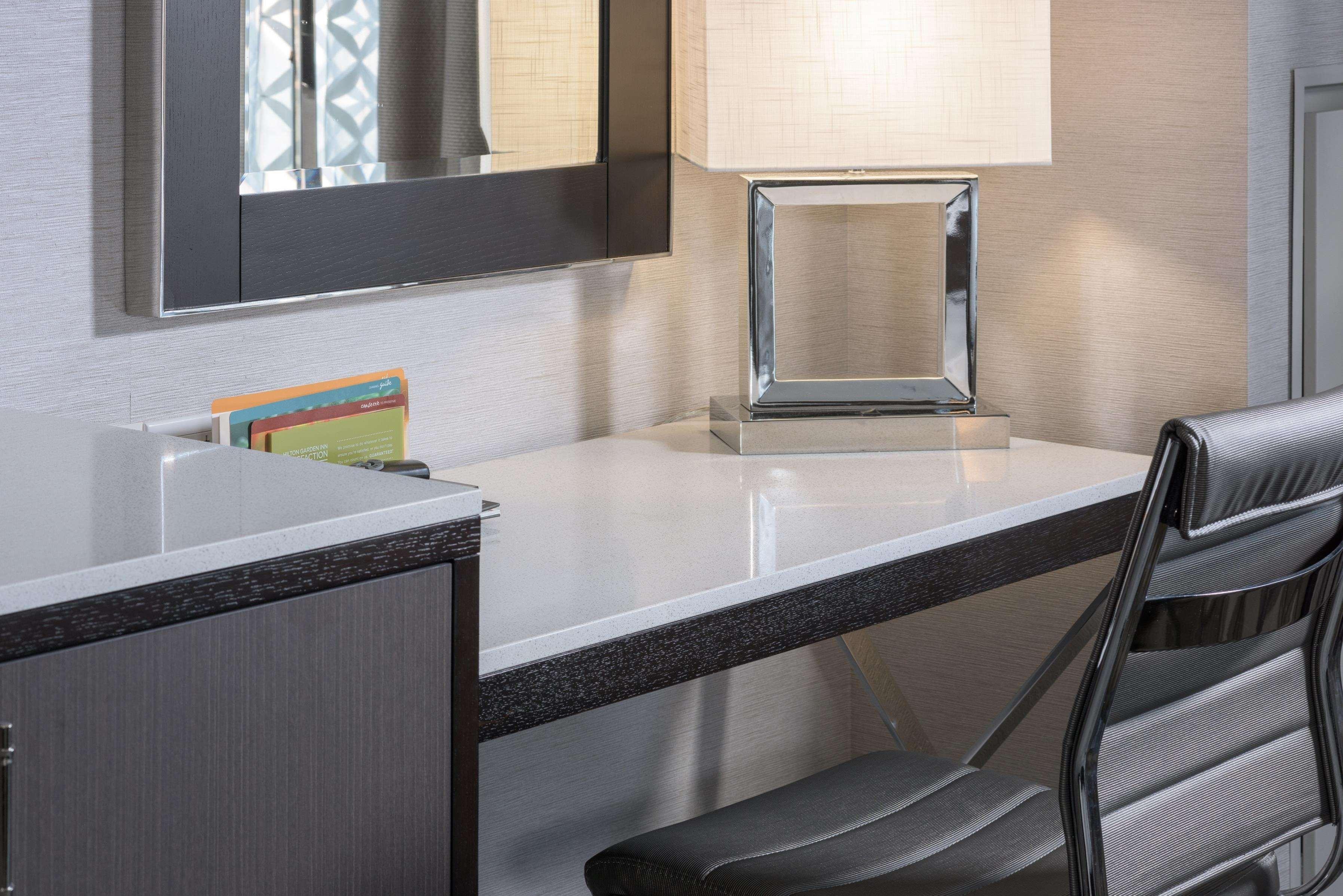 Hilton Garden Inn Portsmouth Downtown Extérieur photo
