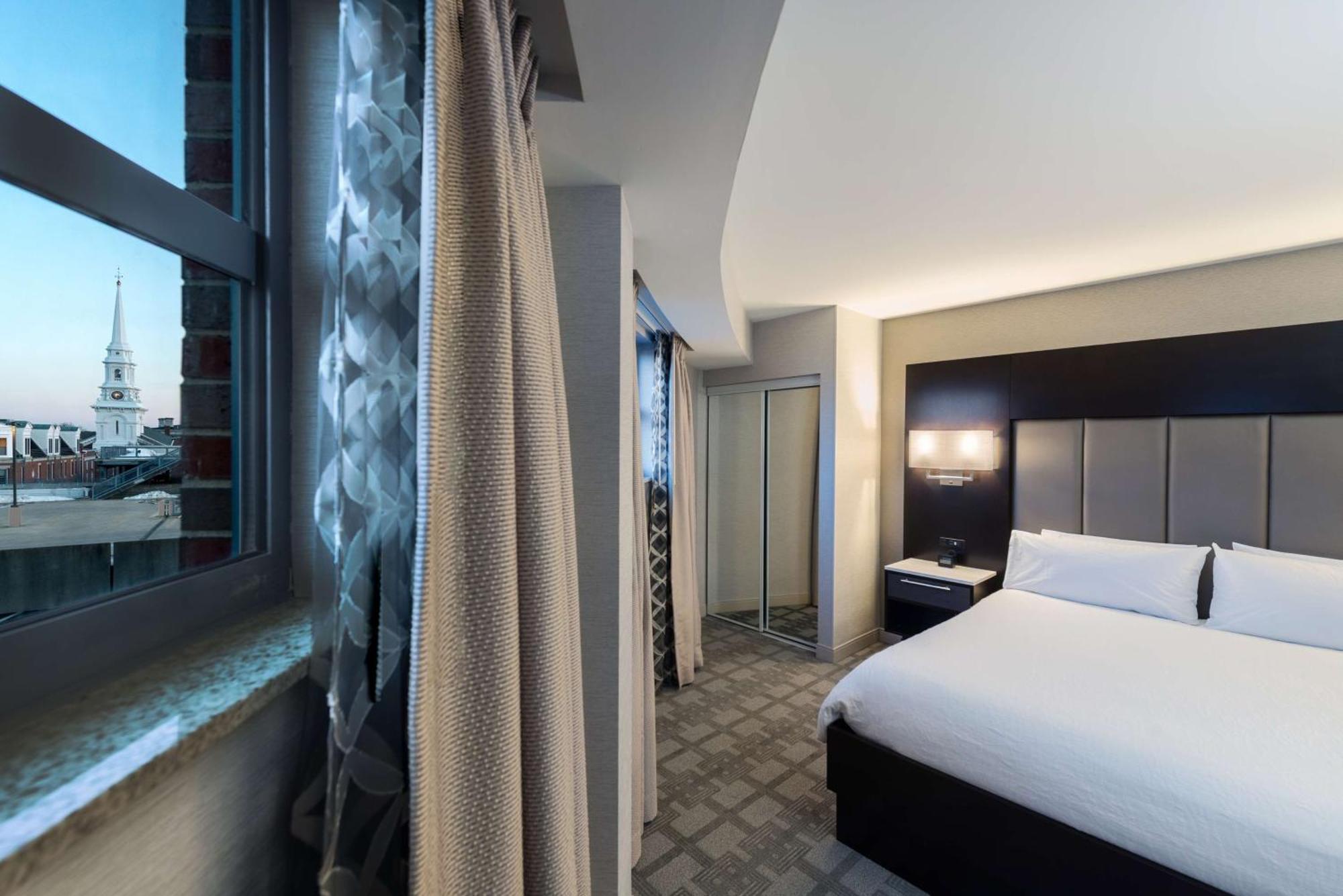 Hilton Garden Inn Portsmouth Downtown Extérieur photo