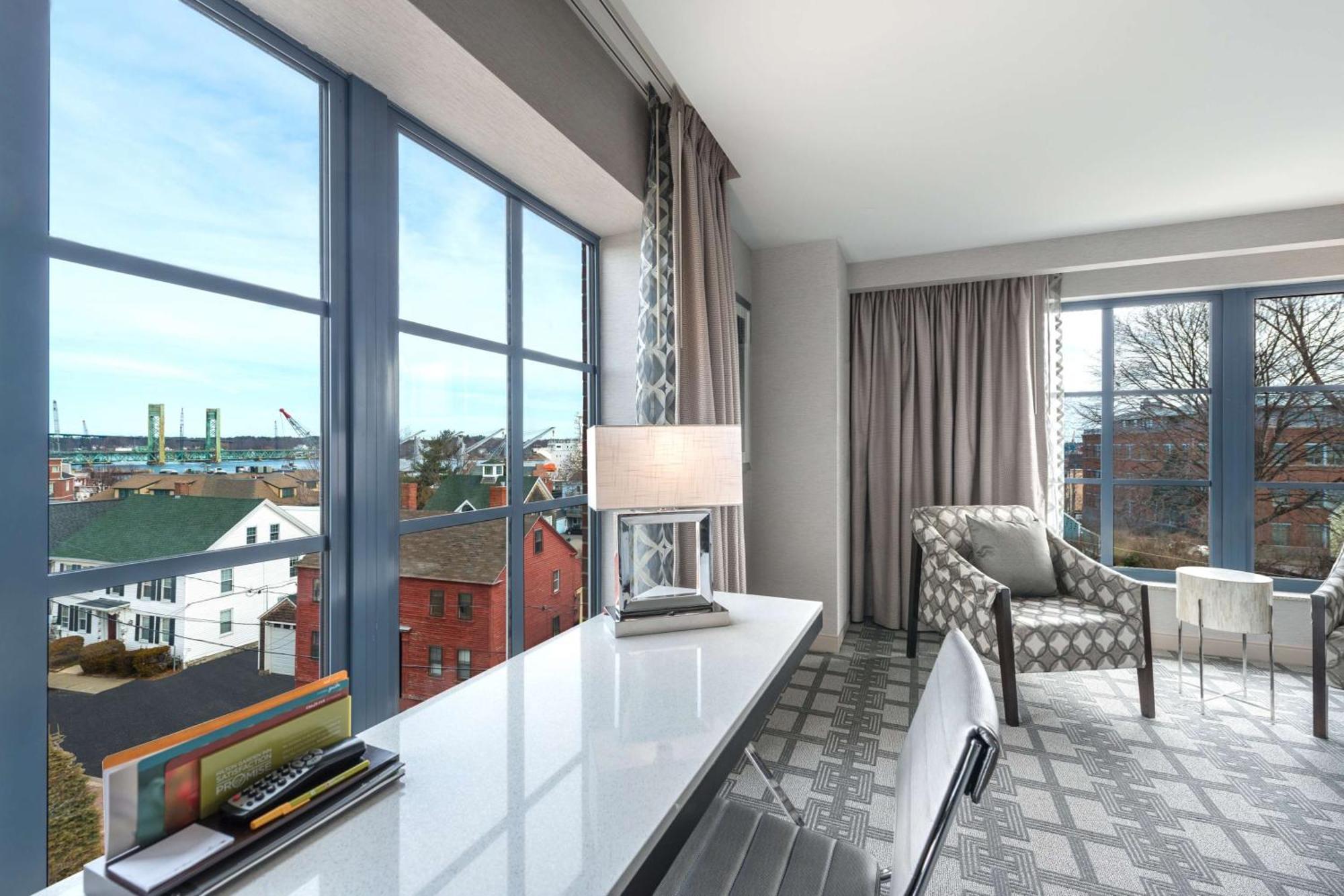 Hilton Garden Inn Portsmouth Downtown Extérieur photo
