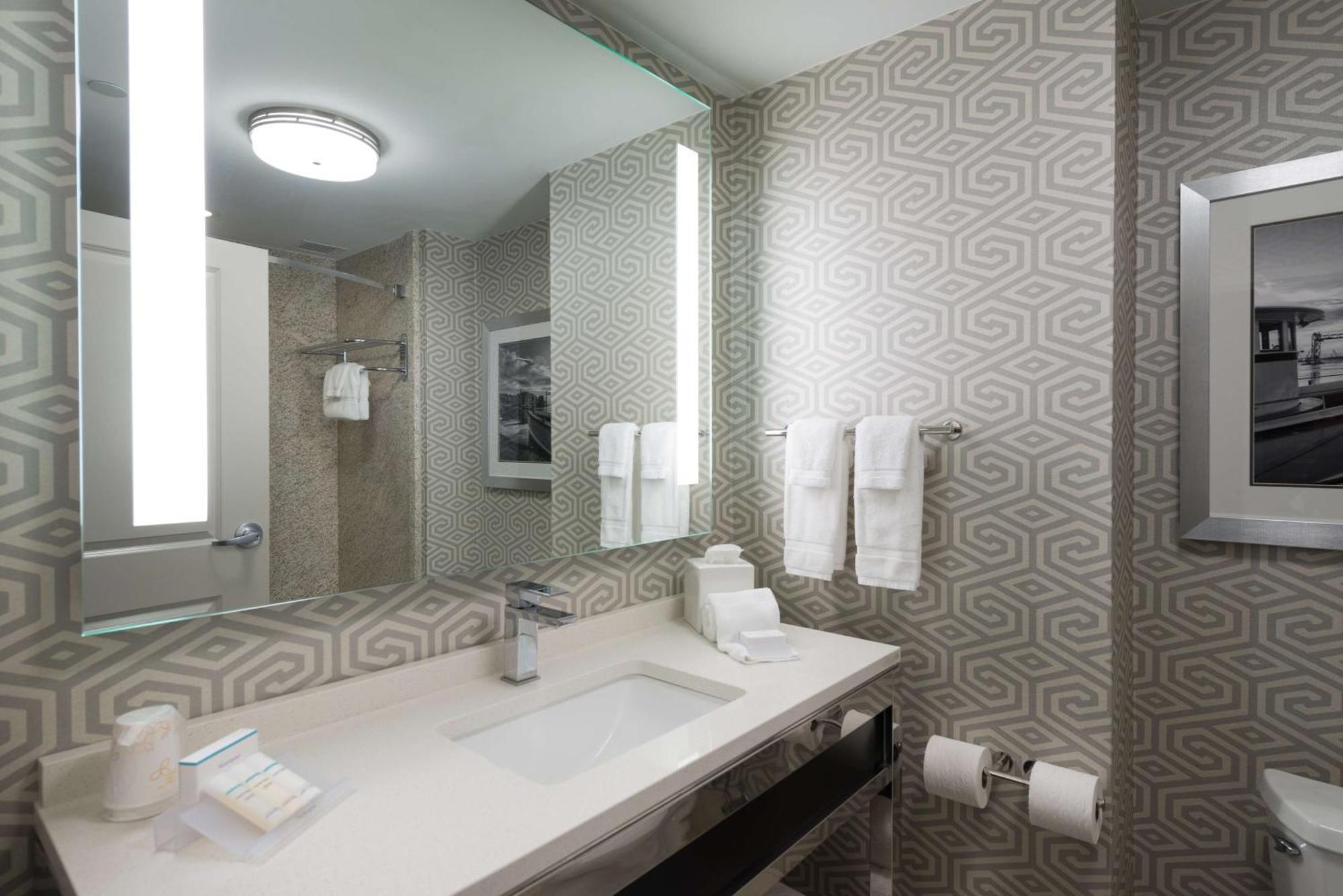 Hilton Garden Inn Portsmouth Downtown Extérieur photo