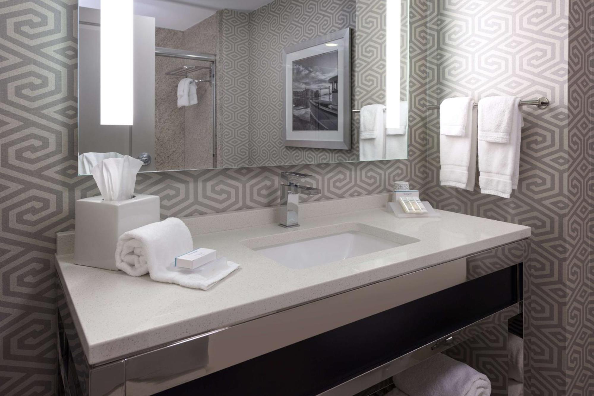 Hilton Garden Inn Portsmouth Downtown Extérieur photo