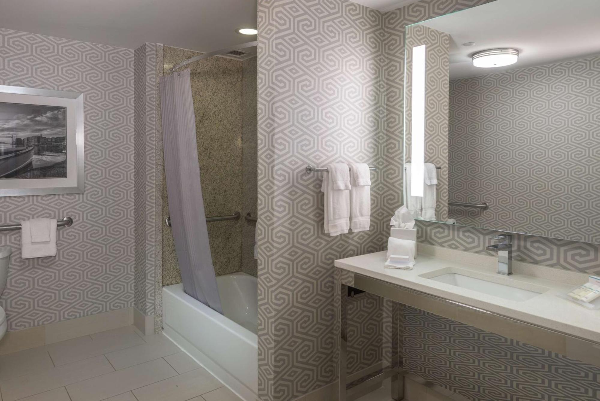 Hilton Garden Inn Portsmouth Downtown Extérieur photo