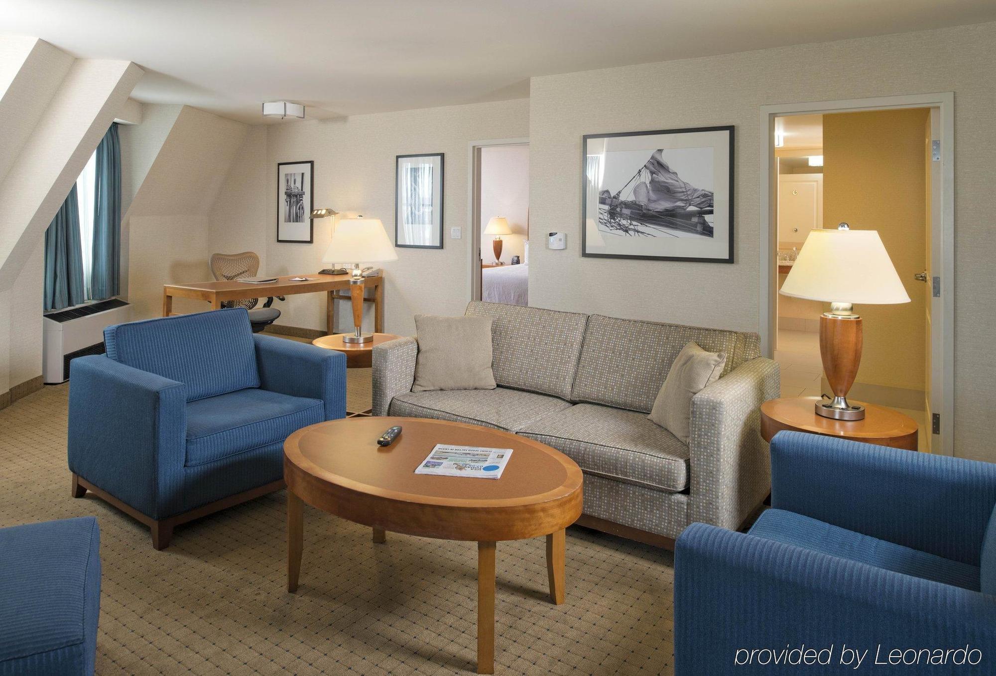 Hilton Garden Inn Portsmouth Downtown Extérieur photo