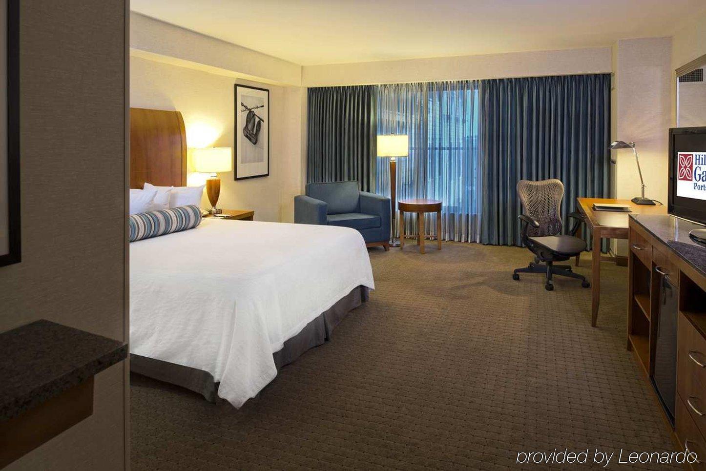 Hilton Garden Inn Portsmouth Downtown Extérieur photo